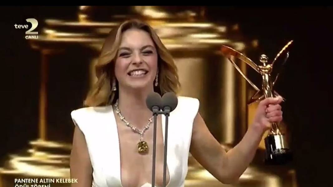 Oyunculuğa ara vermişti, aylar sonra başrolle geri dönüyor! Melis Sezen'den reytingleri altüst edecek yeni proje! 8